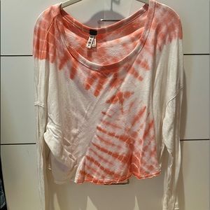 Free People Medium Off the shoulder tie dye shirt!! Coral and white